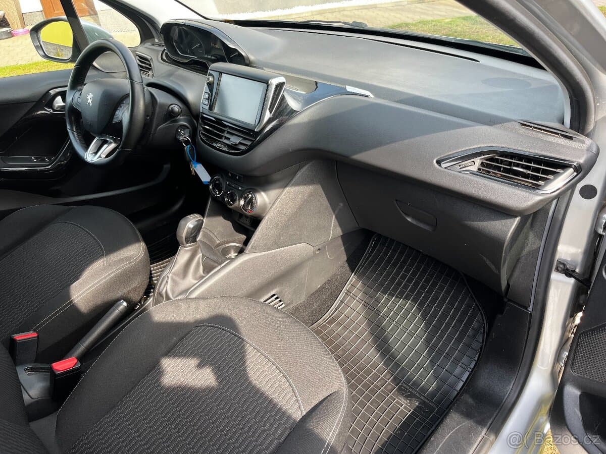 2016 Peugeot 208 - 11