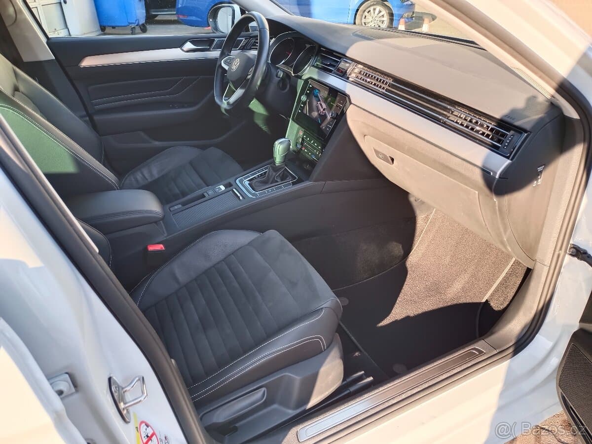 2022 Volkswagen PASSAT - 11