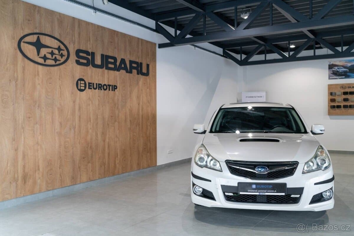 2010 Subaru LEGACY - 11