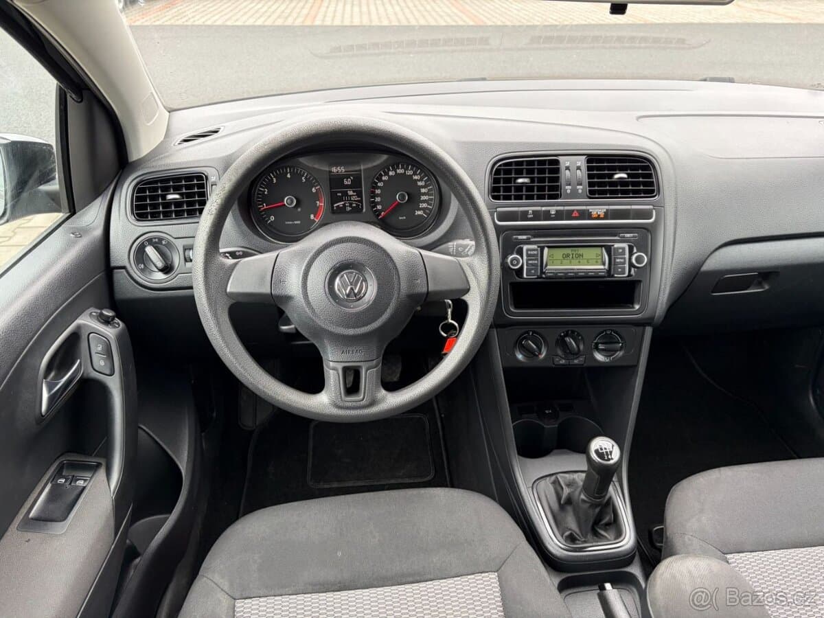 2011 Volkswagen POLO - 11