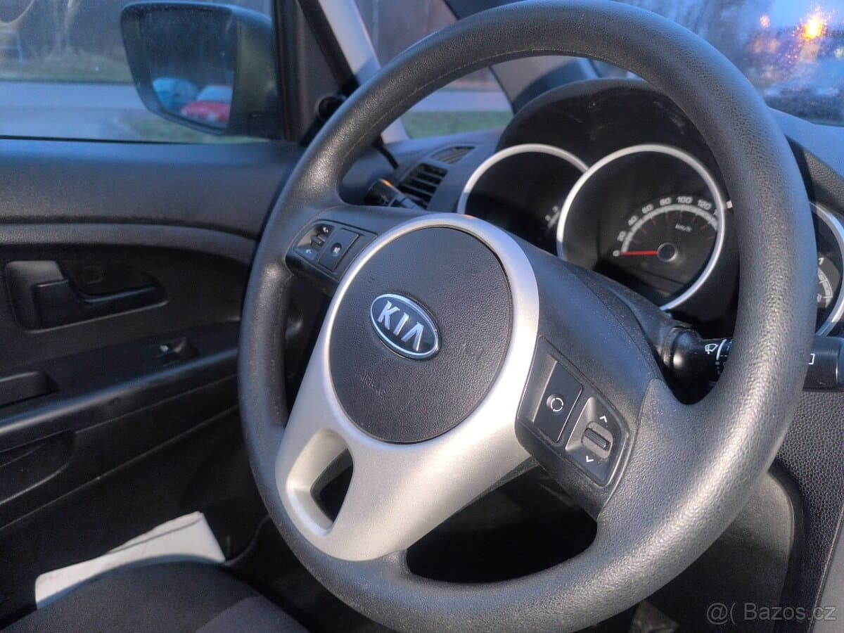 2011 Kia VENGA - 11