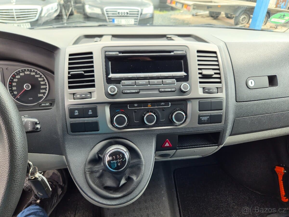2011 Volkswagen TRANSPORTER - 11