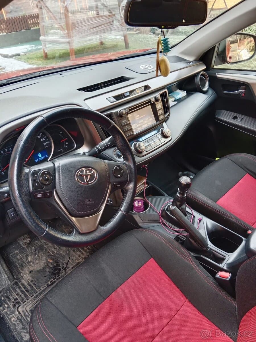 2014 Toyota RAV4 - 11