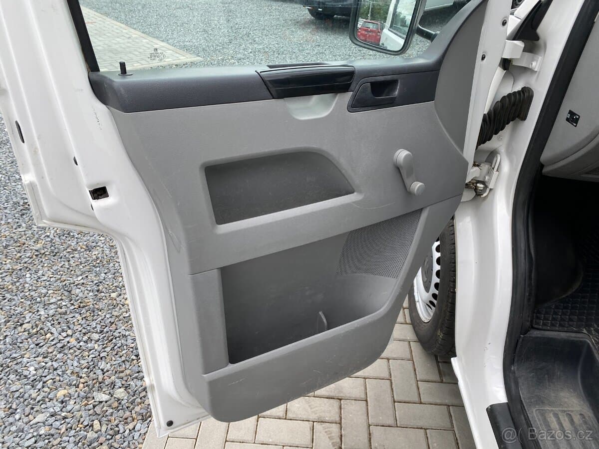 2011 Volkswagen TRANSPORTER - 11
