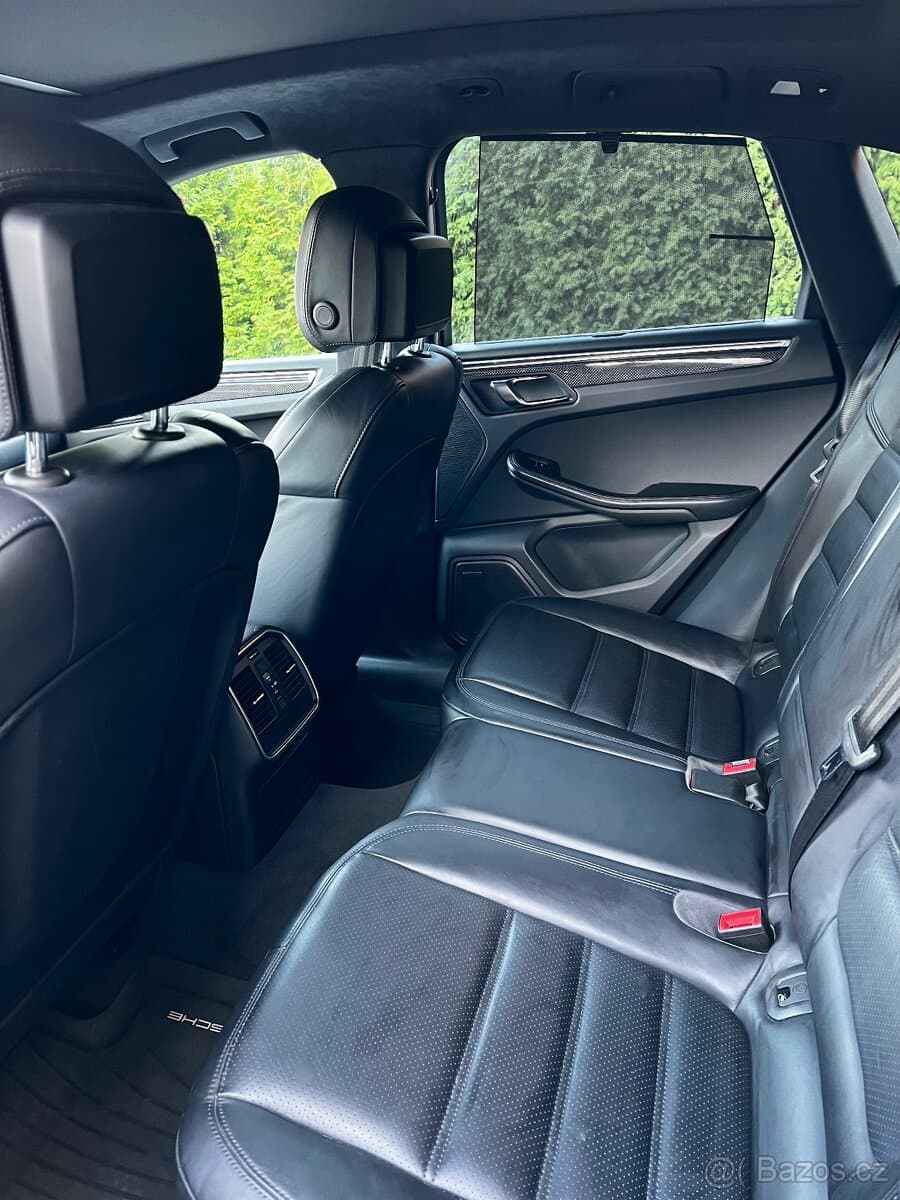 2017 Porsche MACAN - 11