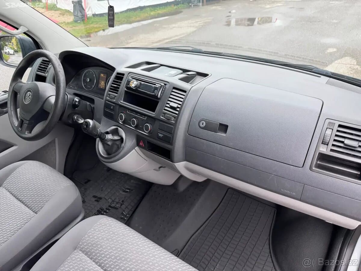 2010 Volkswagen CARAVELLE - 11