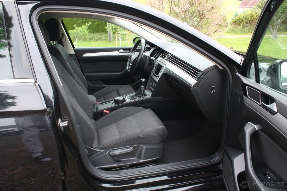 2015 Volkswagen PASSAT - 11