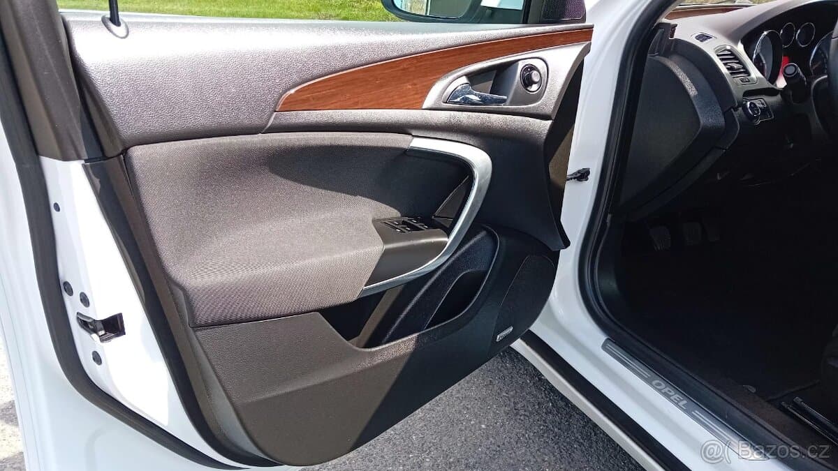 2012 Opel INSIGNIA - 11