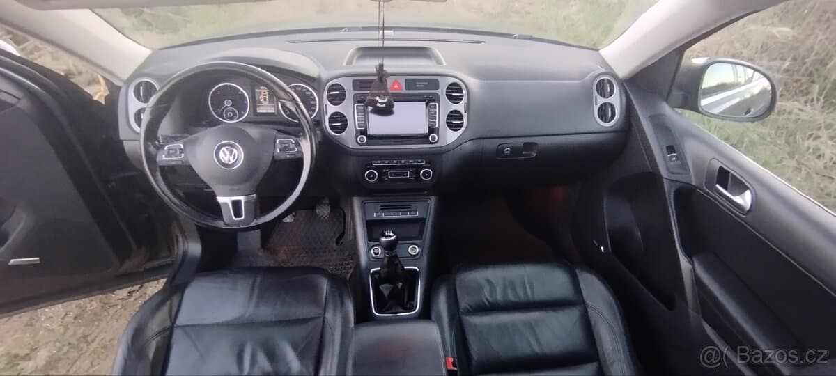 2011 Volkswagen TIGUAN - 11