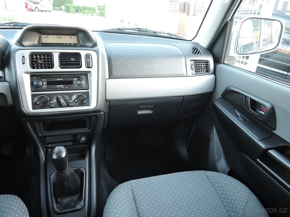 2006 Mitsubishi PAJERO - 11