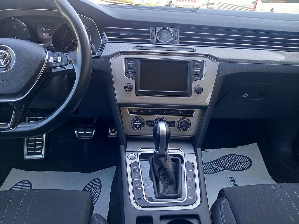 2016 Volkswagen PASSAT - 11