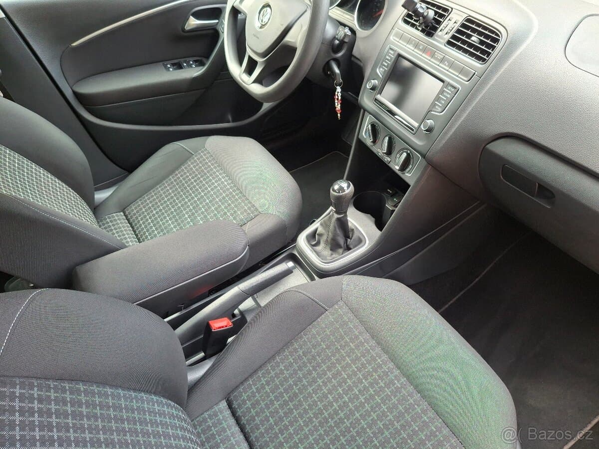 2015 Volkswagen POLO - 11