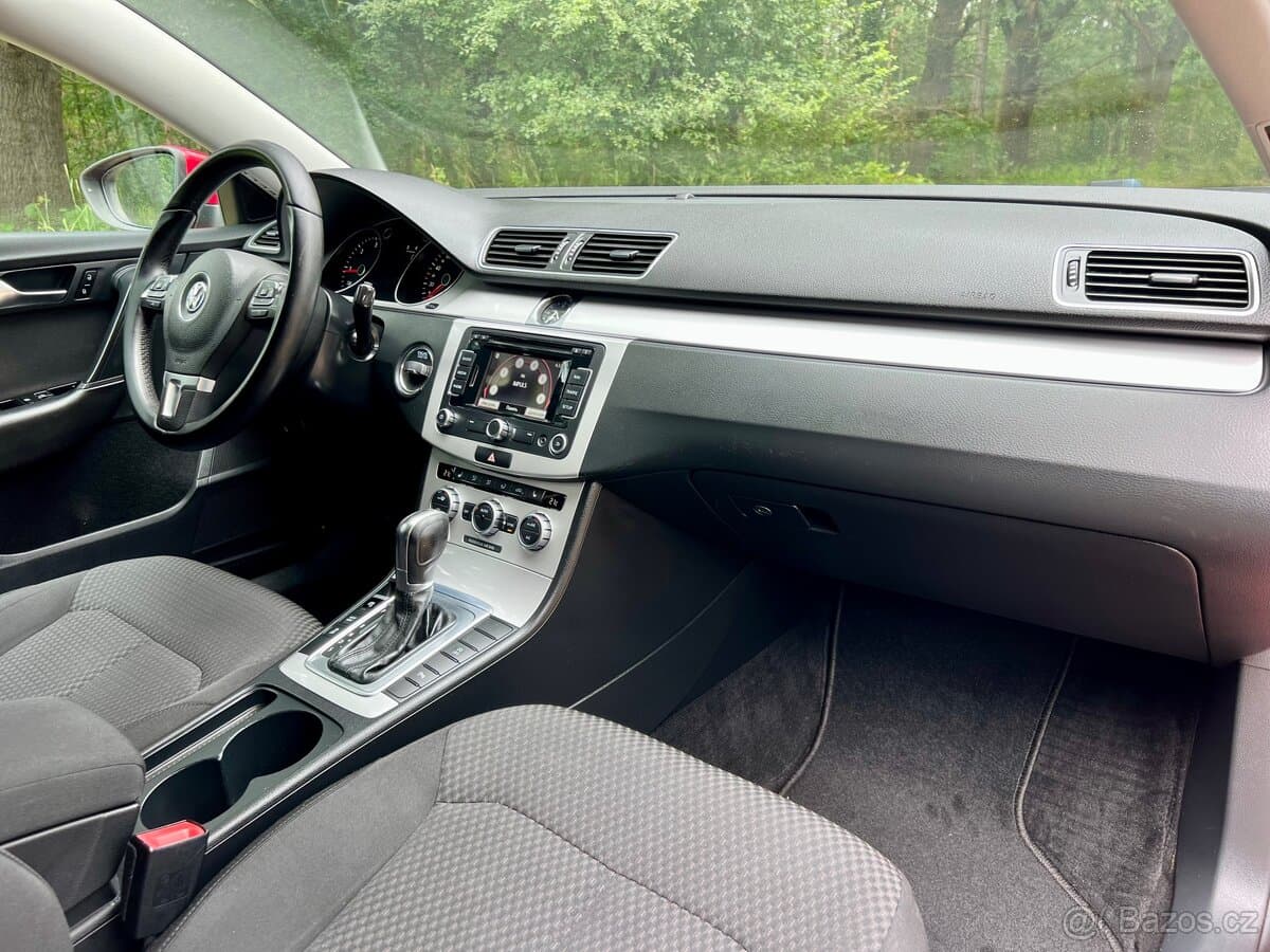 2013 Volkswagen PASSAT - 11