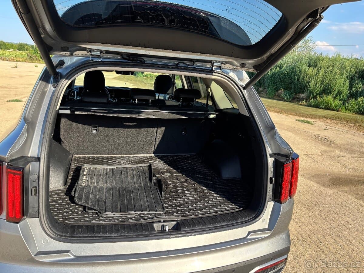 2022 Kia SORENTO - 11