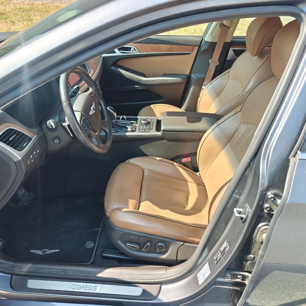 2015 Hyundai GENESIS - 11