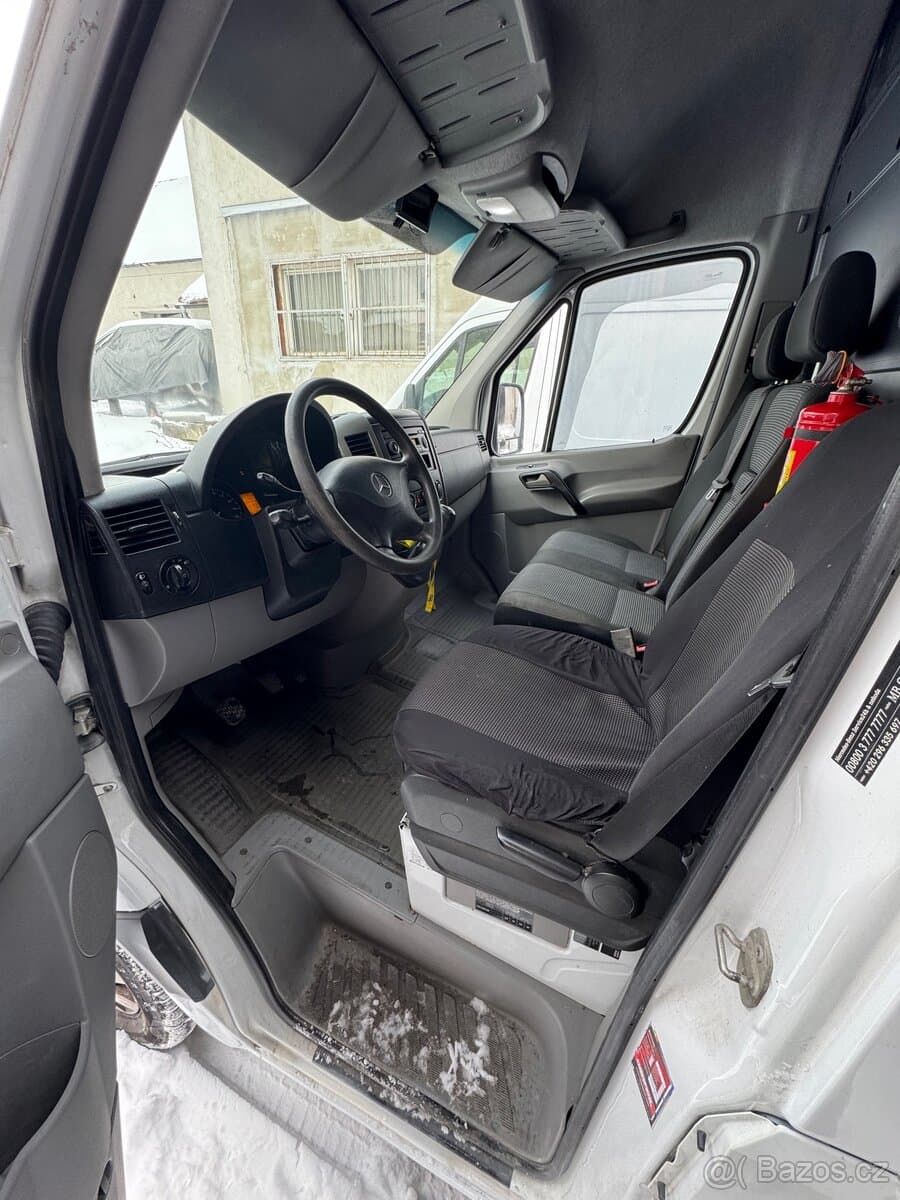 Mercedes-Benz SPRINTER - 11