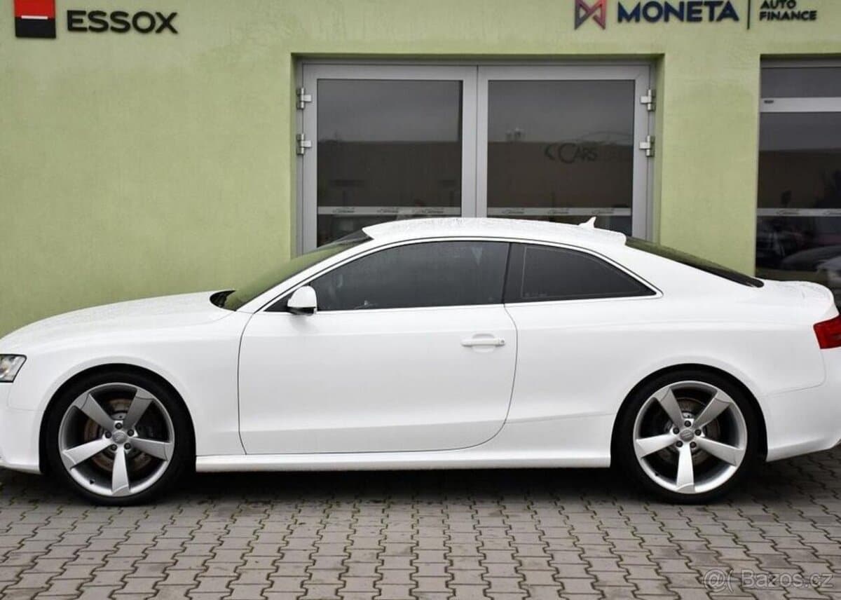 2010 Audi RS5 - 11