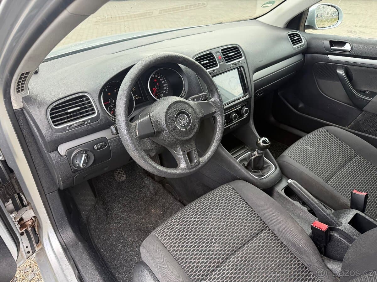 2010 Volkswagen GOLF - 11