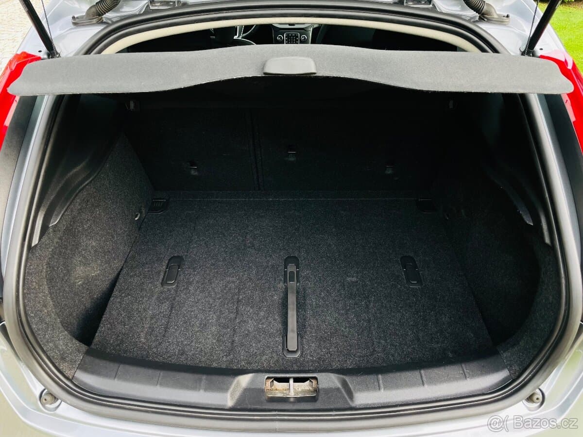 2018 Volvo V40 - 11