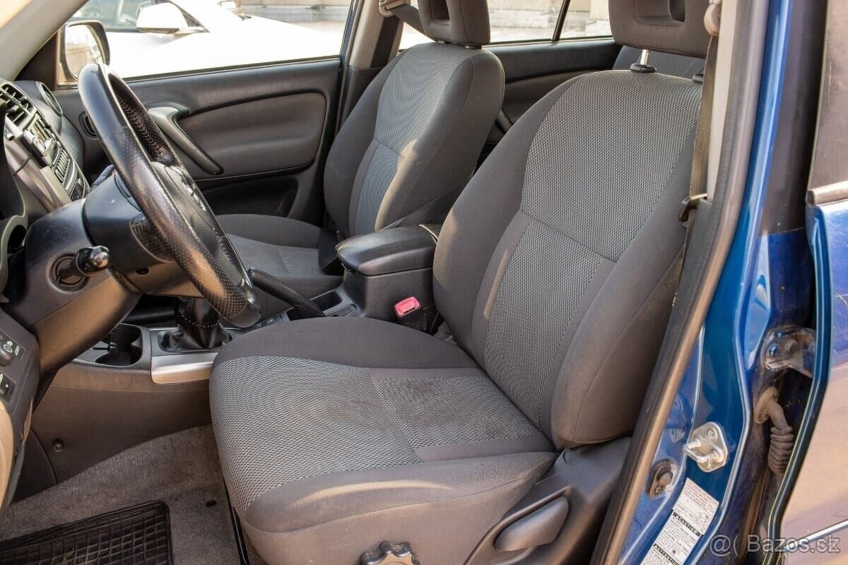 2005 Toyota RAV4 - 11