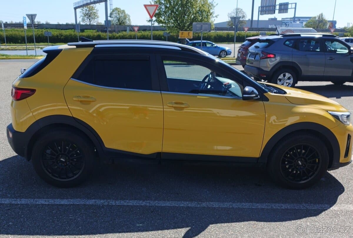 Kia STONIC - 11
