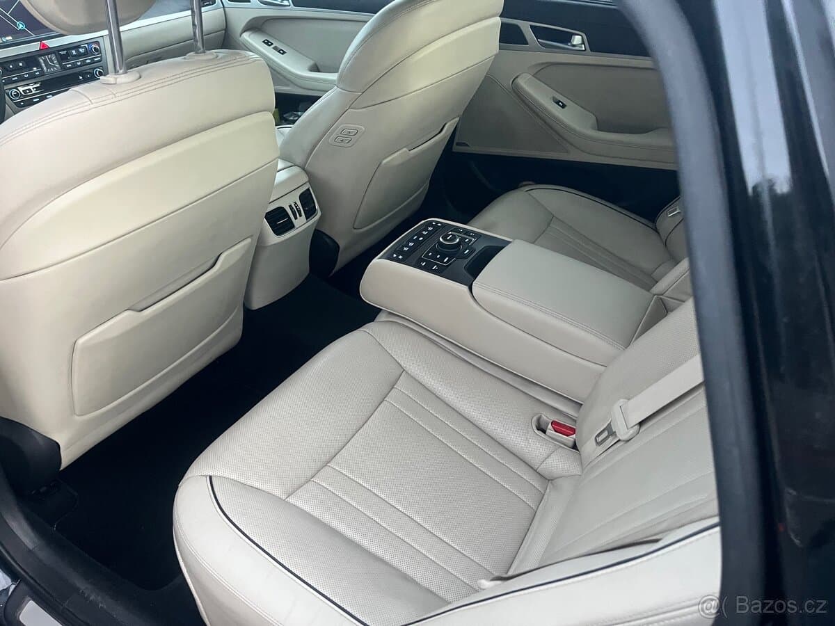 Hyundai GENESIS - 11