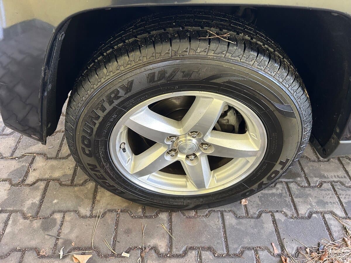 2009 Jeep CHEROKEE - 11