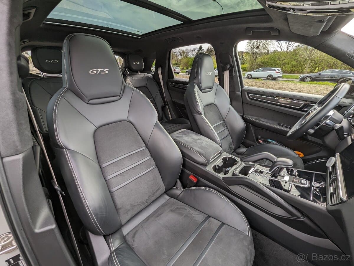 2022 Porsche CAYENNE - 11