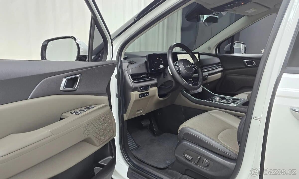 2024 Kia CARNIVAL - 11