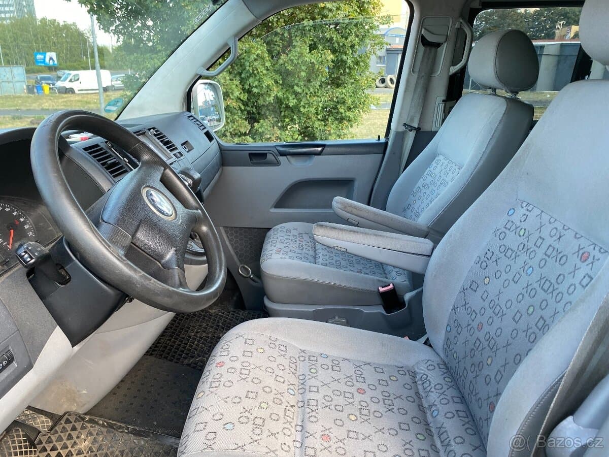 2004 Volkswagen CARAVELLE - 11