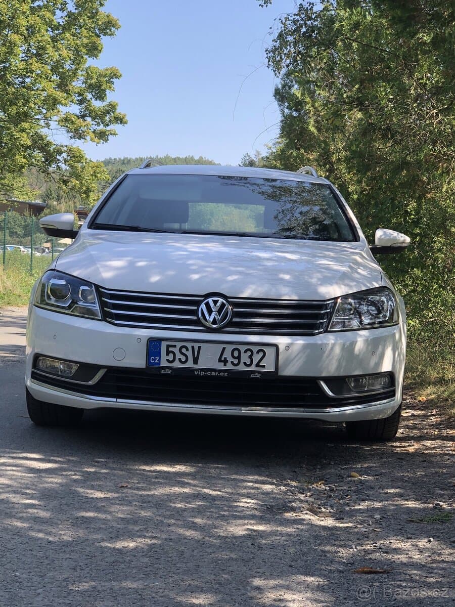 2011 Volkswagen PASSAT - 11