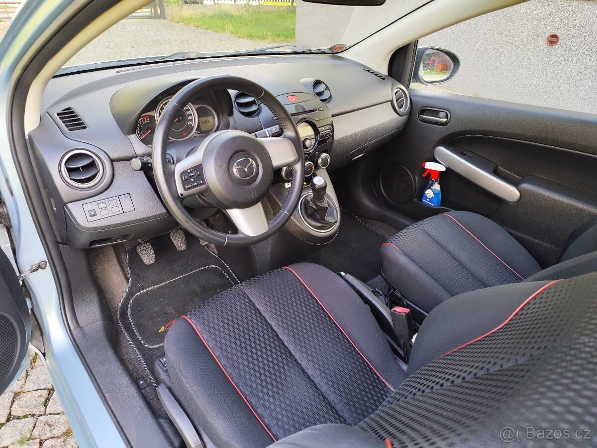 2011 Mazda 2 - 11