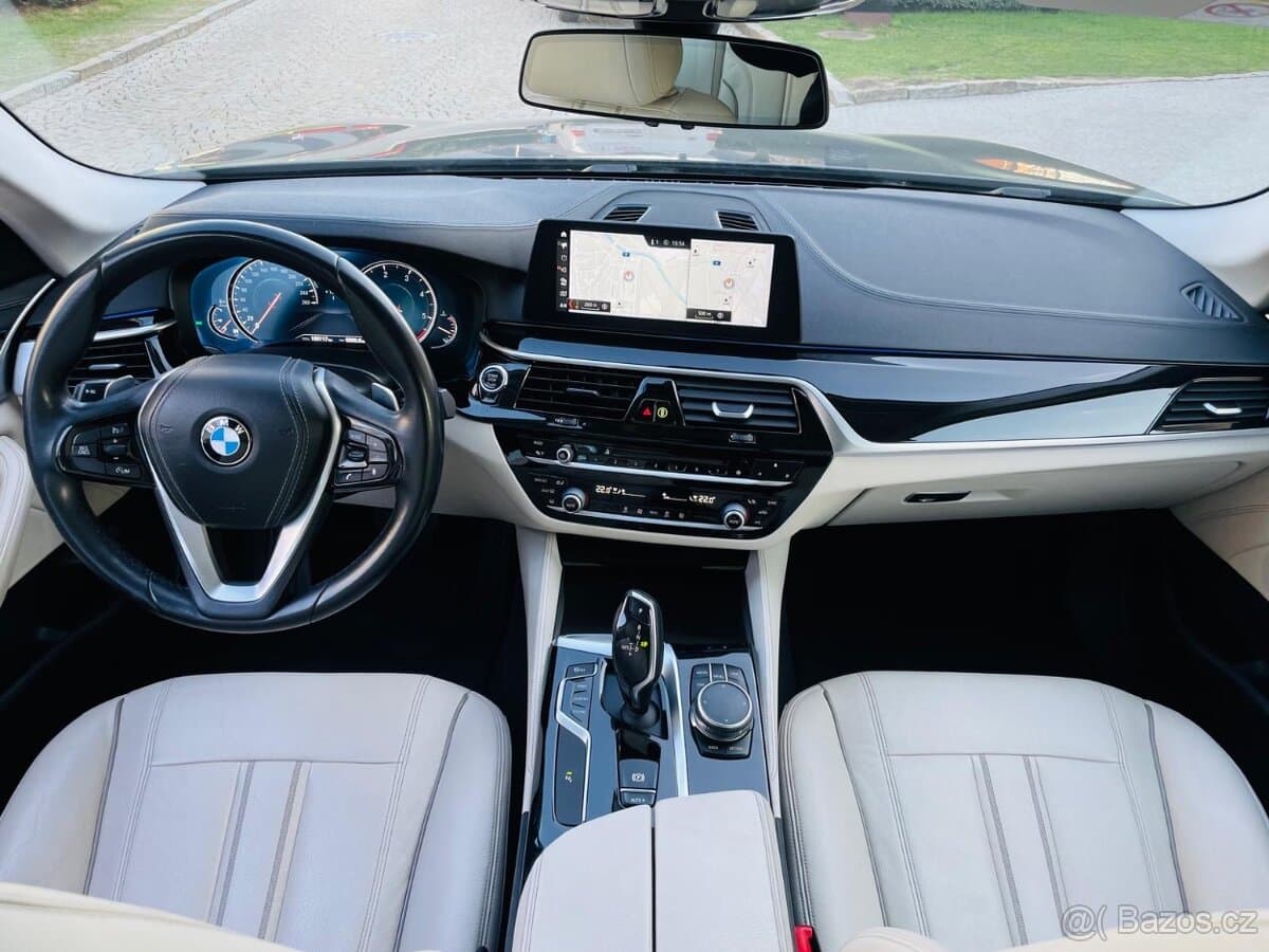 2019 BMW 5-SERIES - 11
