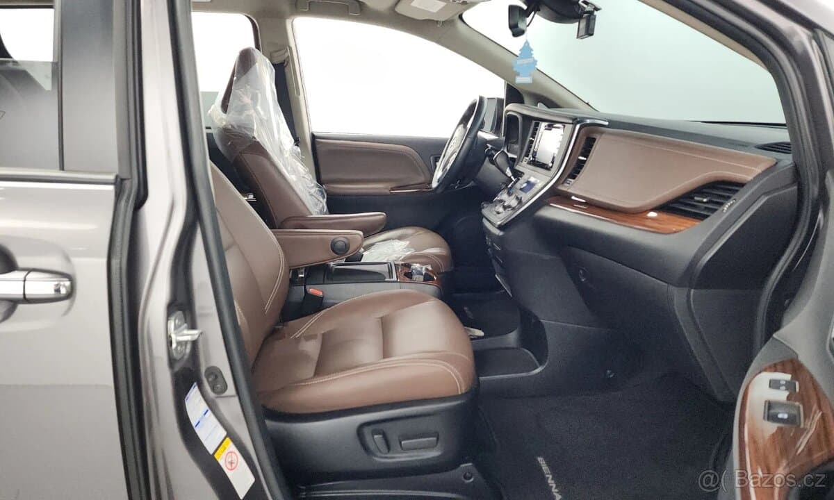 2018 Toyota SIENNA - 11
