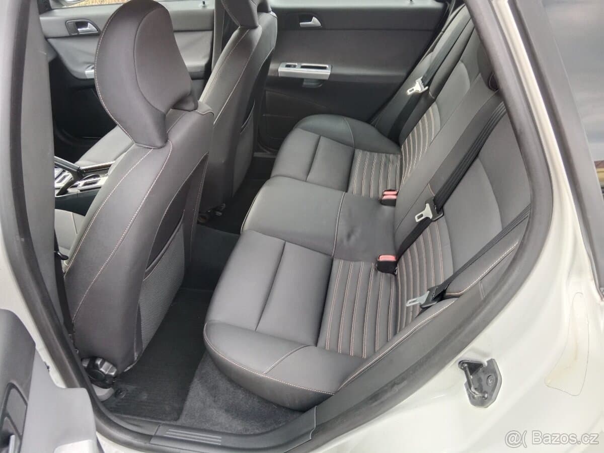 2011 Volvo V50 - 11