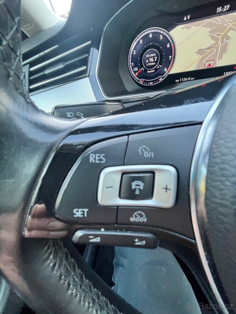 2016 Volkswagen PASSAT - 11