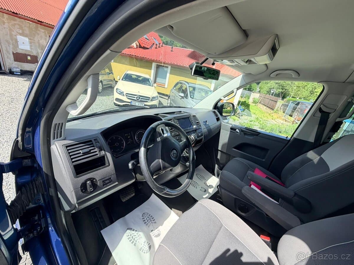 Volkswagen MULTIVAN - 11