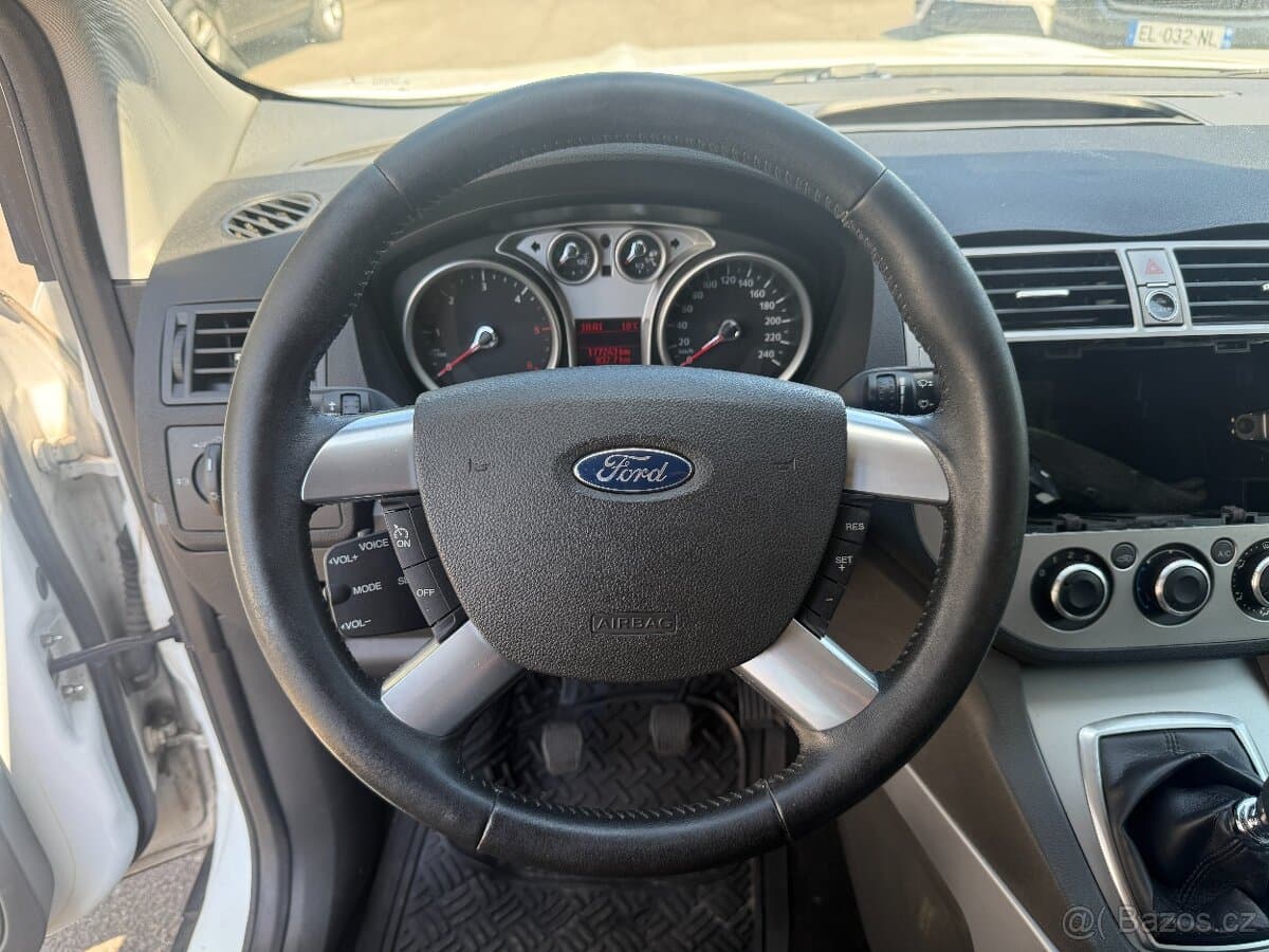 2010 Ford KUGA - 11