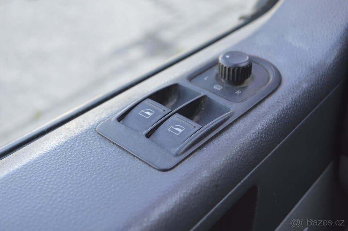 2011 Volkswagen TRANSPORTER - 11
