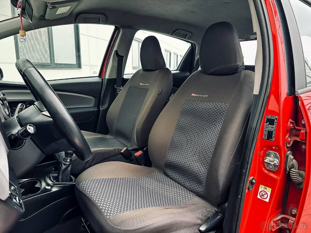 2015 Toyota YARIS - 11