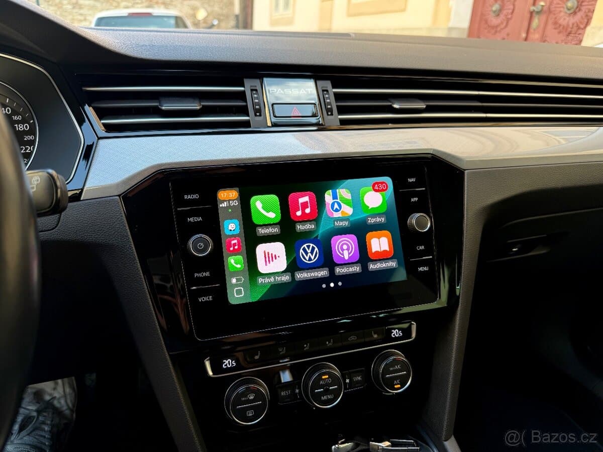 2020 Volkswagen PASSAT - 11
