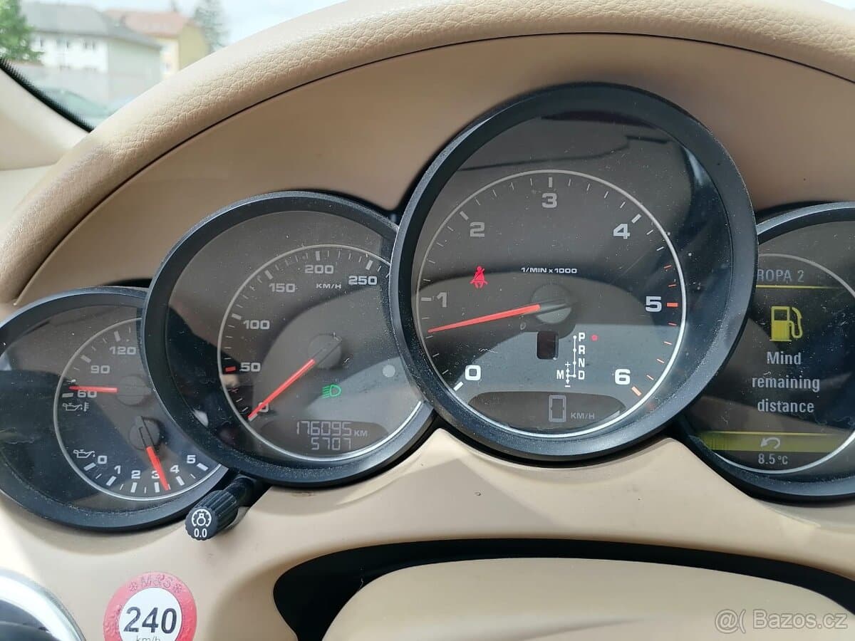 2011 Porsche CAYENNE - 11