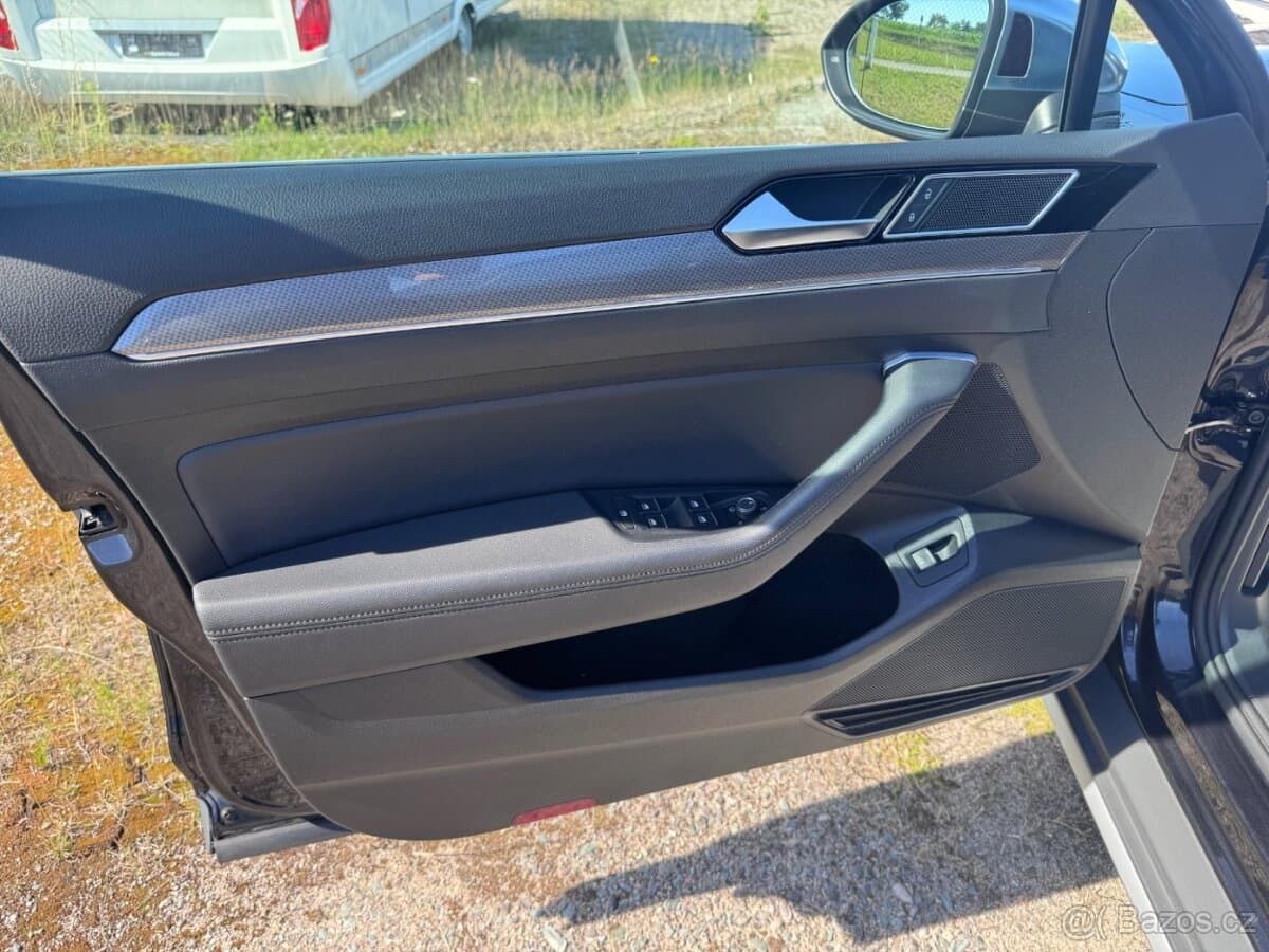 2015 Volkswagen PASSAT - 11