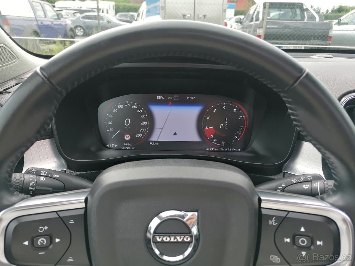 2020 Volvo XC40 - 11