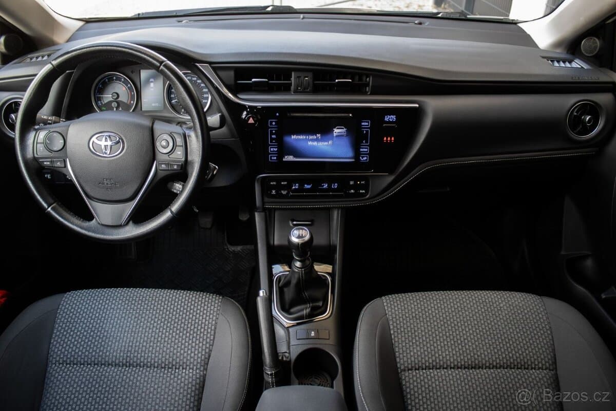 2017 Toyota COROLLA - 11