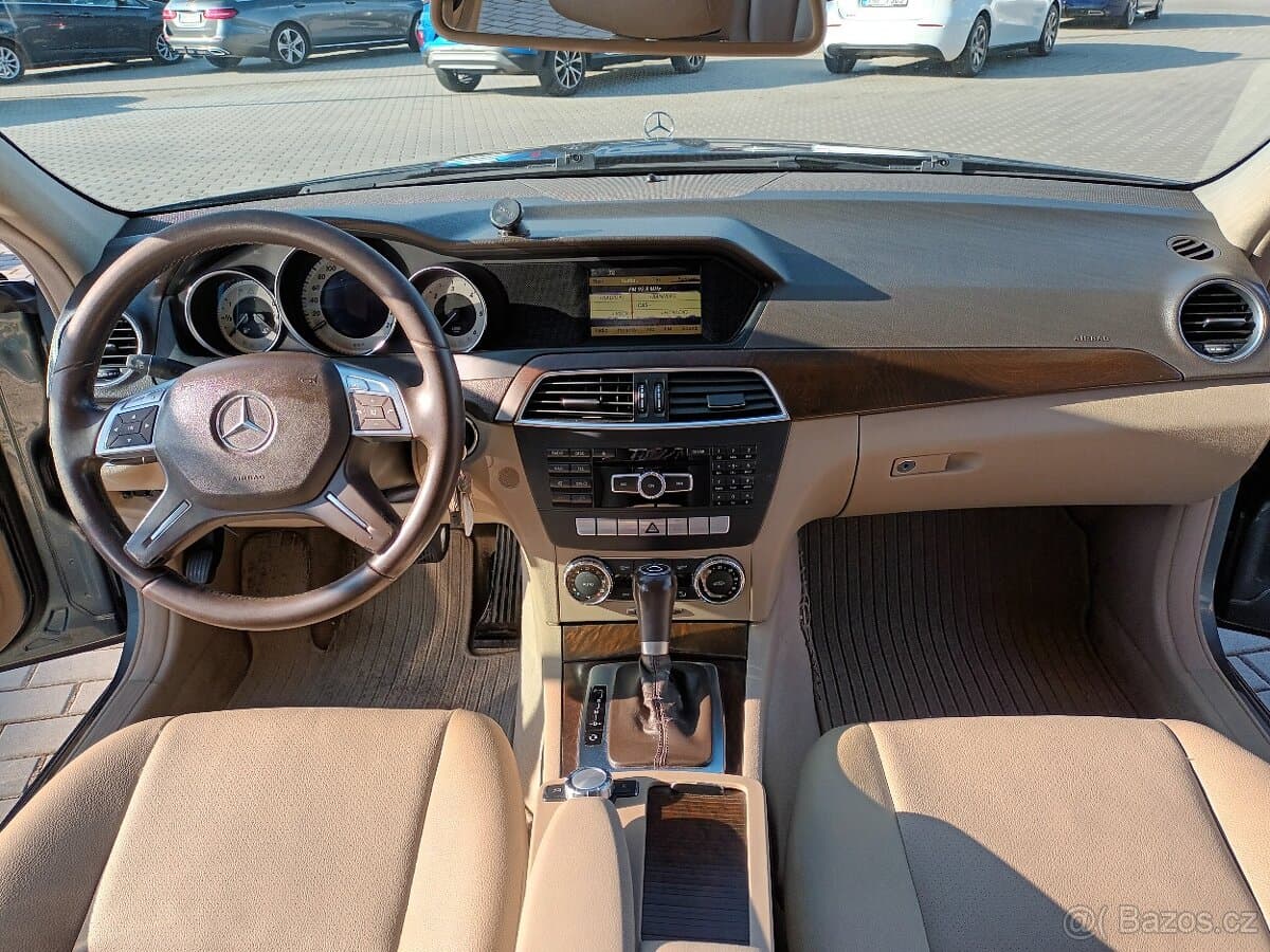 2011 Mercedes-Benz C-CLASS - 11