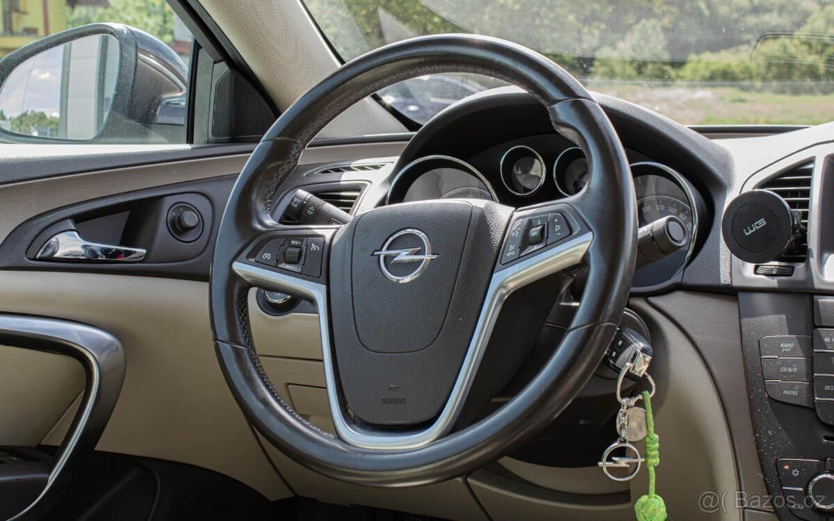 2011 Opel INSIGNIA - 11