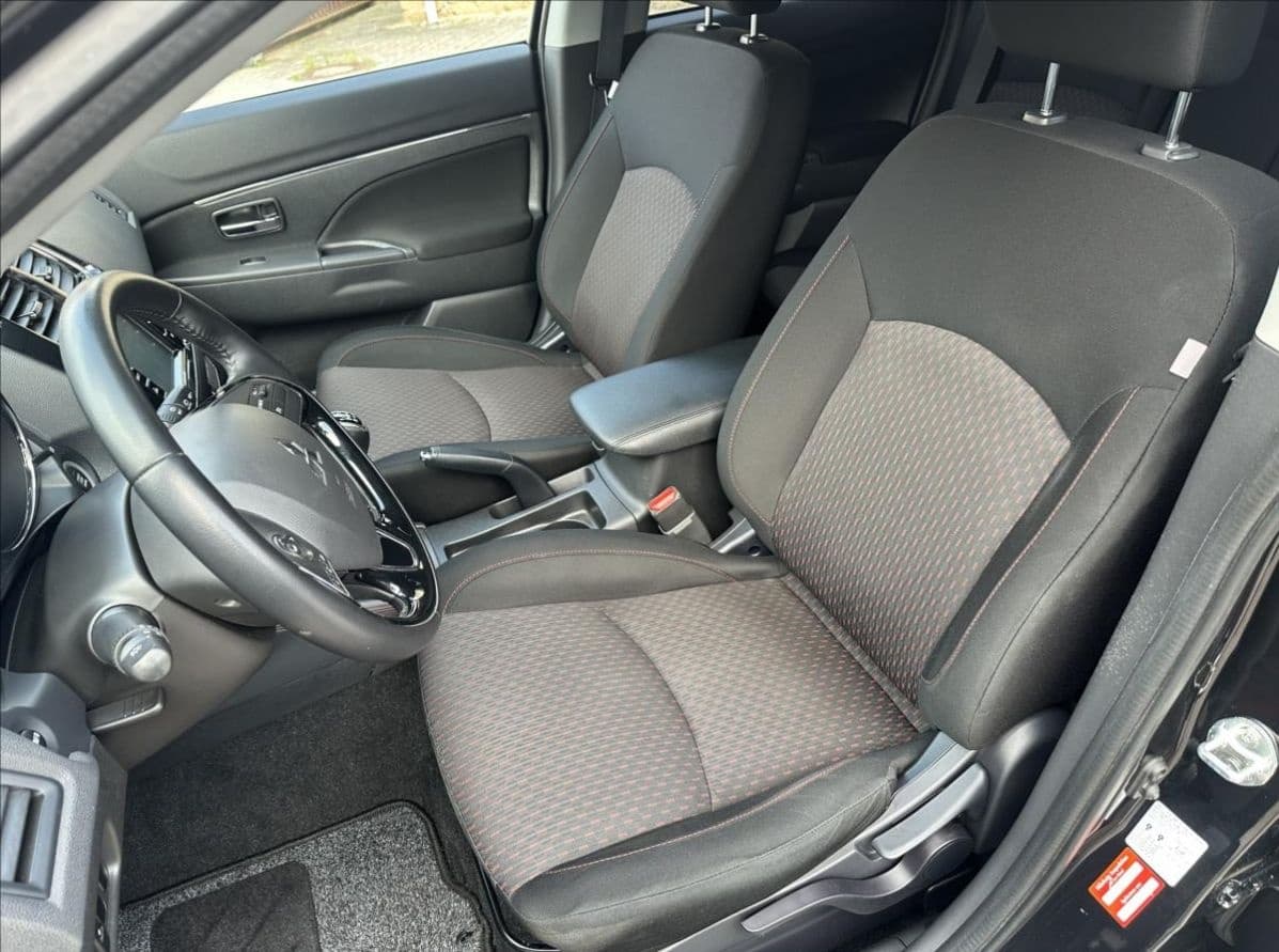 2017 Mitsubishi ASX - 11
