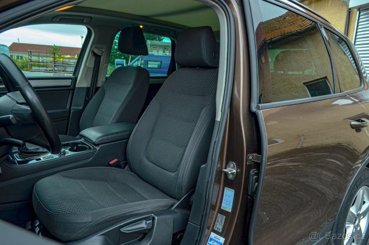 2011 Volkswagen TOUAREG - 11
