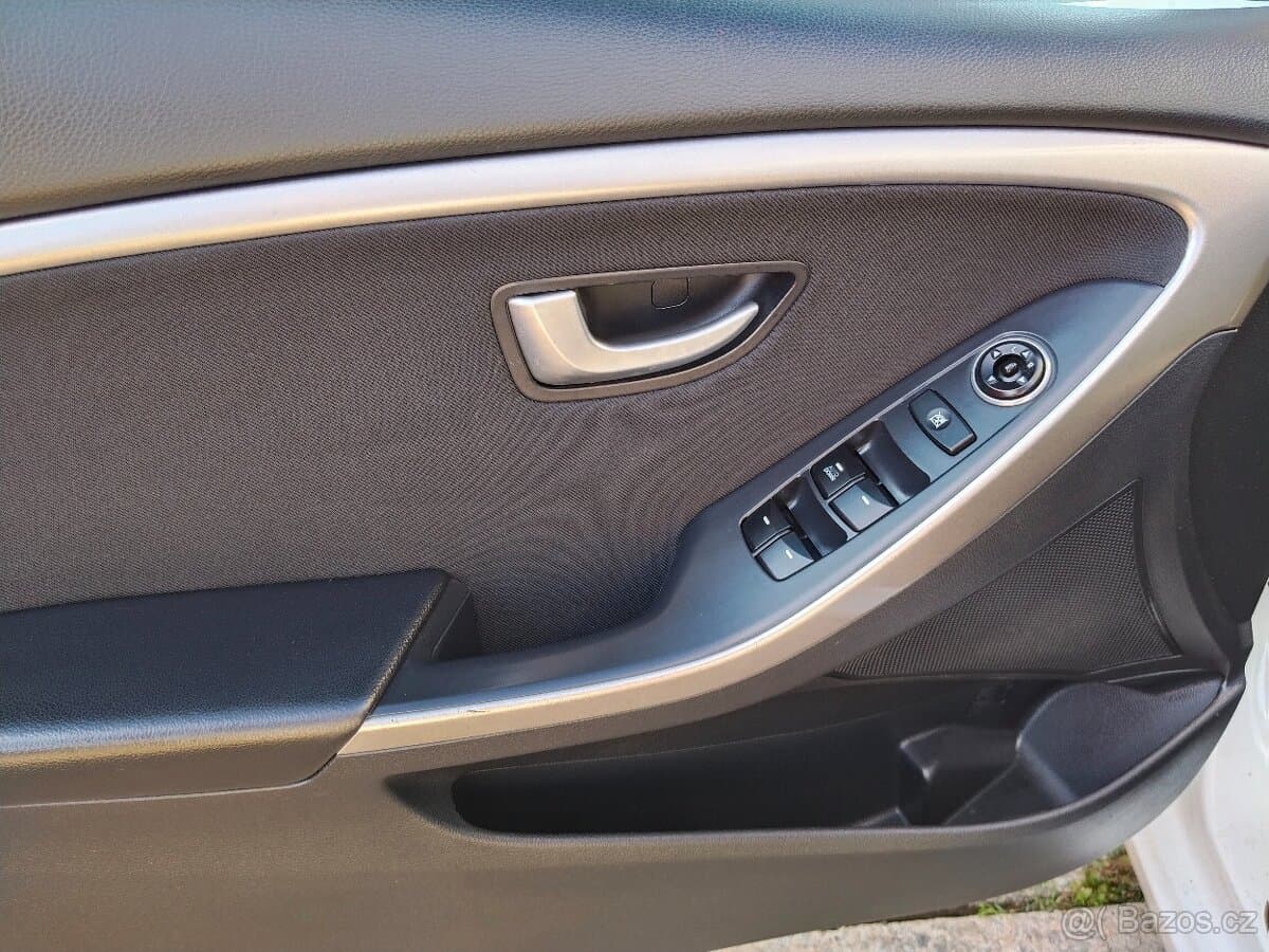 2012 Hyundai i30 - 11